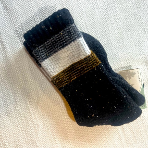 Alaska Knits Women's Lightweight Wool Blend Crew Socks - SZ 4-10 - Picture 1 of 2